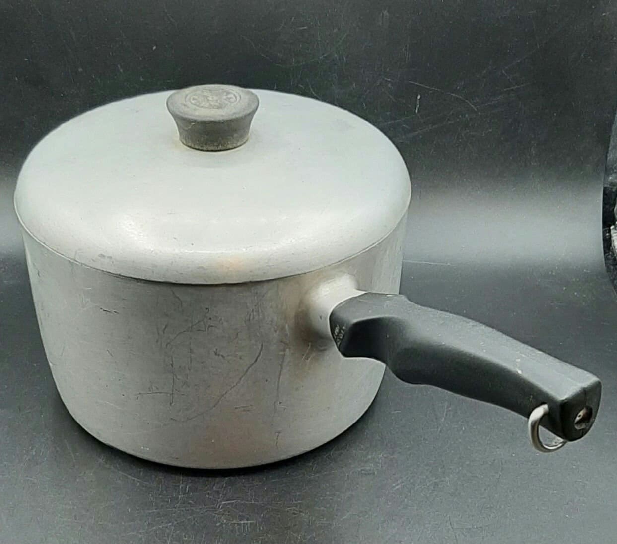 Vintage Wear Ever Aluminum Pot and Lid No. 986 Made in Canada