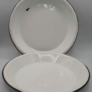 Vtg Enamelware White With Black Trim Pie Plate Pan 10&quot; Farmhouse Decor Country