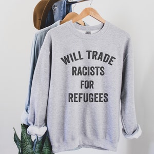 va troquer des racistes contre des réfugiés | Chemise antiraciste de justice sociale | Sweat-shirt délavé vintage confortable