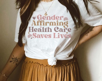 El género que afirma la atención médica salva vidas camiseta / Aliado LGBTQ / Marcha por el movimiento / Proteger a los niños trans