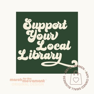 Könnte beinhalten: Dunkelgrüne quadratische Grafik mit dem Text "Support Your Local Library" in einer Retro-Schriftart. Das Design enthält eine kleine Einkaufstaschengrafik und Text, der darauf hinweist, dass es sich um ein kleines, LGBTQ-Frauen- und AAPI-Unternehmen handelt.