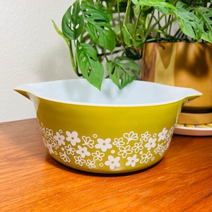 Cocotte ronde 1er modèle Spring Blossom en Pyrex n° 475 d&#39;une capacité de 2,5 litres Crazy Daisy