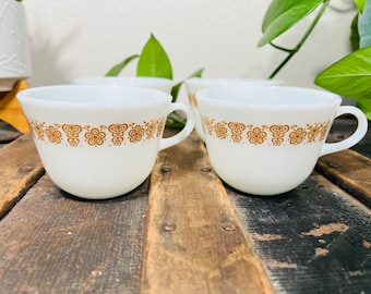 Set di 4 tazze vintage Pyrex Butterfly Gold