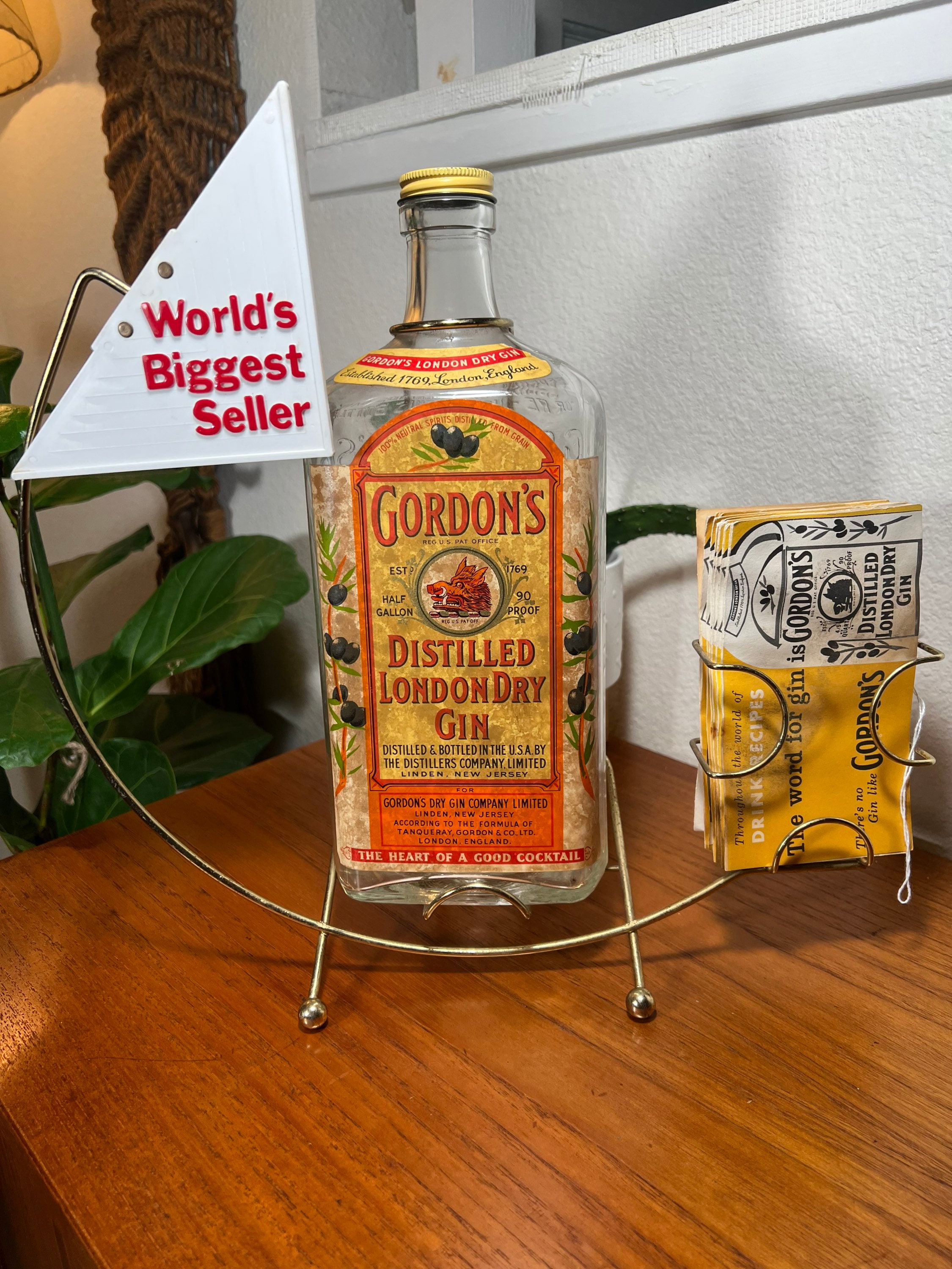 Gordon's London Dry Gin Round Victory Bottle 94.4 Proof 1945