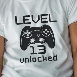 Level 13 entsperrt Teenager SVG PNG Digital Download 13. Geburtstag Video Spiel Clipart Cricut Silhouette geschnitten File Gamer T-Shirt Geburtstagsparty
