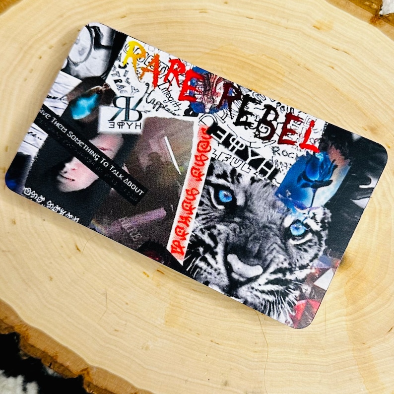 Puede incluir: Un collage de im&aacute;genes y texto sobre un fondo blanco. El texto incluye las palabras "Dare Rebel" y "We Have Something To Talk About". La imagen tambi&eacute;n incluye un primer plano de la cara de un tigre blanco.