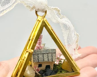 Micro terrarium small garden ornament-gardener gift- tiny gold-glass holiday- deer-cottage-