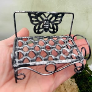 Jardin féerique en métal papillon banc maison de poupée meubles Terrarium fenêtre plante cadeau miniature jardin extérieur bois de gâteau maison au bord du lac