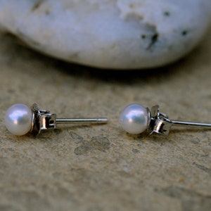 4mm White Pearl Earring Studs, Small White Pearl Earrings, Tiny Pearl Stud Earrings, Minimalist Pearl jewelry, Minimalpearl studs