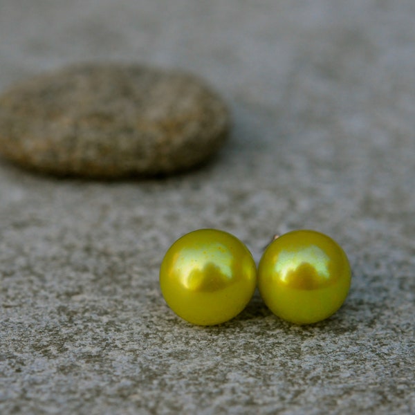 8mm lima verde freshwater pearl Studs en postes de plata de ley, joyería de perlas minimalistas, pendientes de mínimopearl Studs