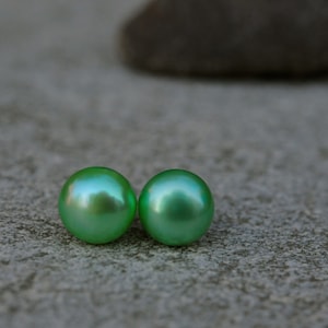 7.5mm Apple Green Freshwater Pearl Earring Studs on Sterling Silver Posts, Minimalpearl Stud Earrings, Minimalist Pearl Jewelry
