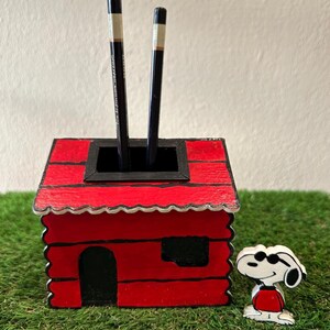 Snoopy Barn Pencil Holder