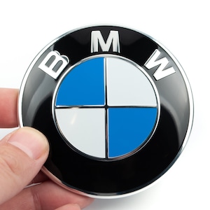 BMW emblème CAPOT 50 ans M (Ø 82mm / M) pour BMW Série 4 G22 G23