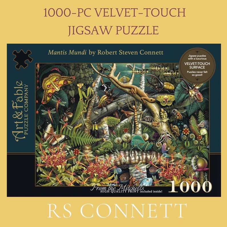 K&ouml;nnte beinhalten: Ein 1000-teiliges Puzzle mit einer detaillierten Illustration einer Dschungelszene mit einer Vielzahl von Insekten, Pflanzen und Tieren. Das Puzzle tr&auml;gt den Titel "Mantis Mundi" von Robert Steven Connett und ist Teil der Velvet-Touch Surface-Kollektion von Art & Fable Puzzle Company.