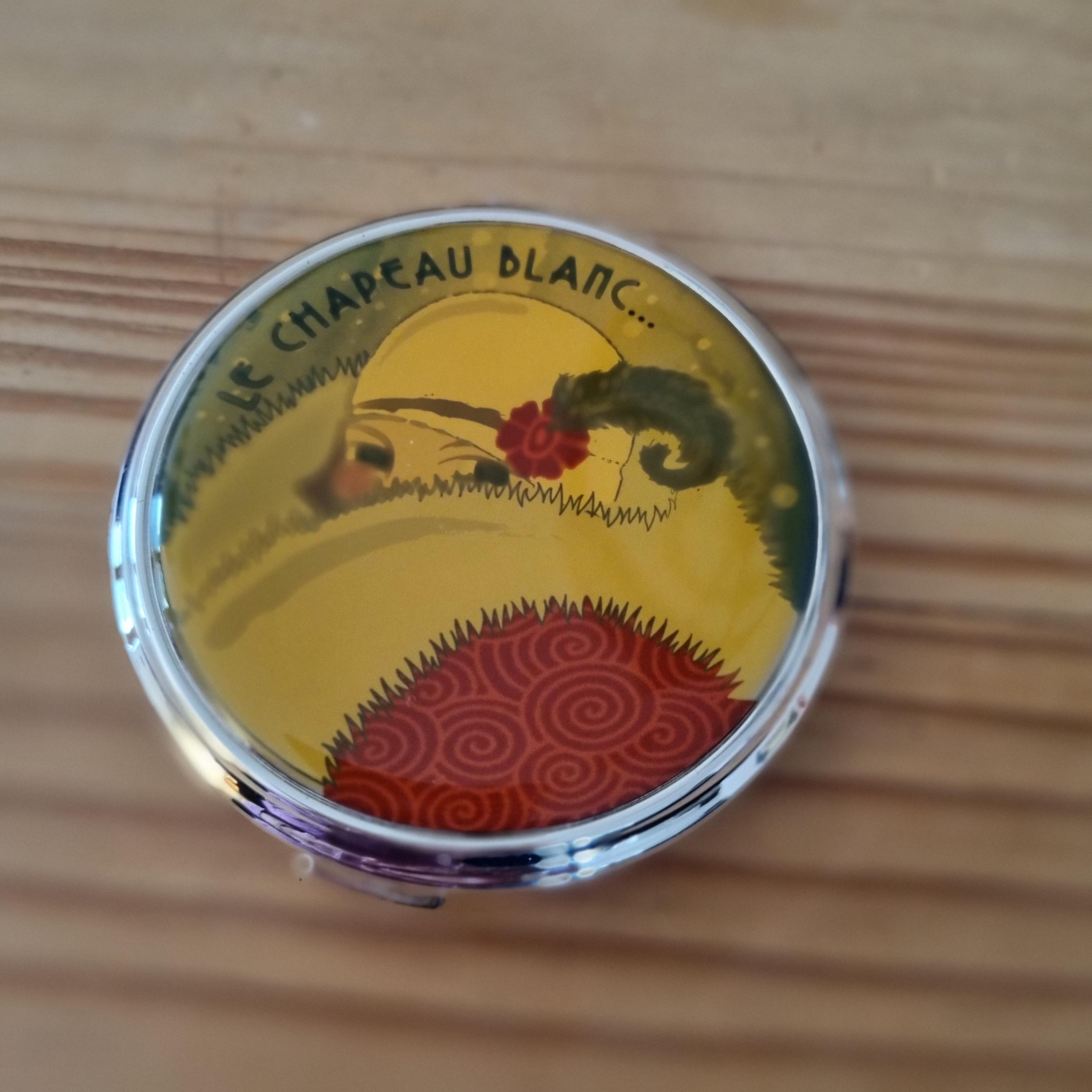 Vicci Le Chapeau Blanc Vintage Powder/Mirror Compact