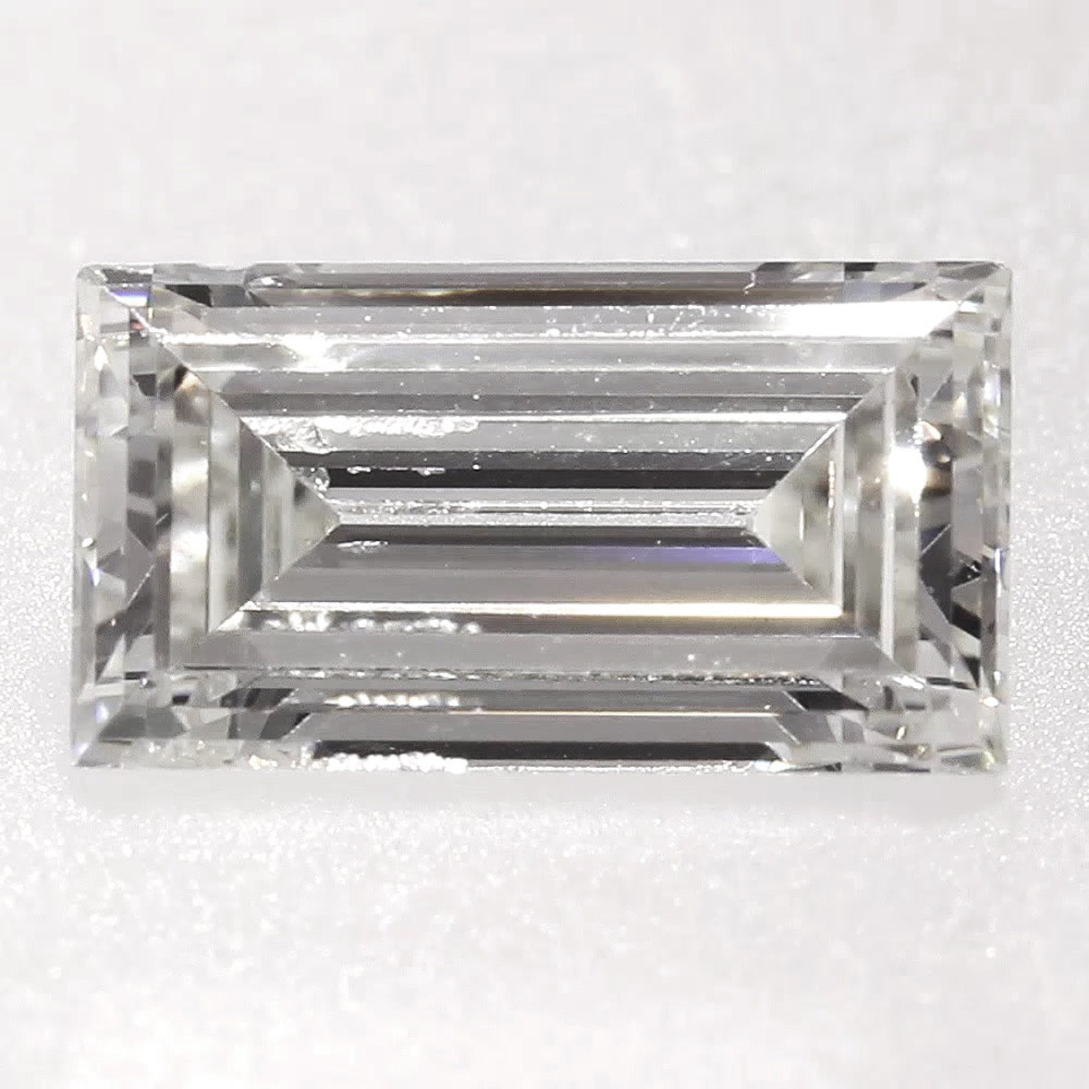 Багетная огранка бриллиантов. Огранка бриллиантов багет. Октагон огранка бриллианта. Багетная огранка бриллиантов. Муассанит с огранкой багет.