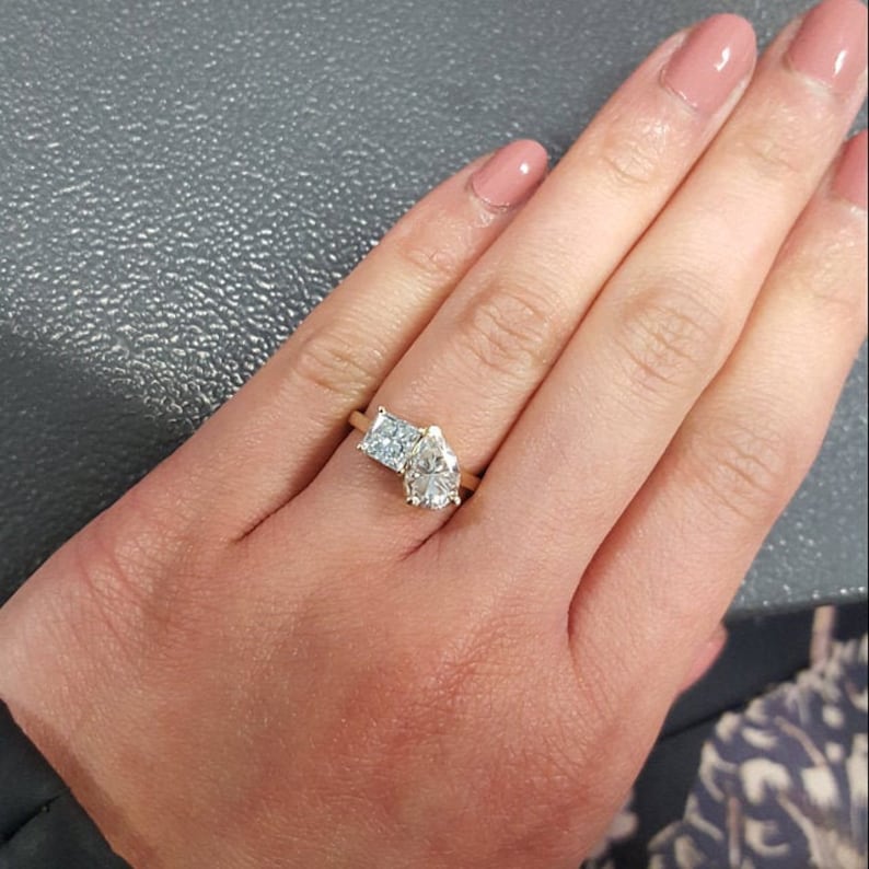 Emily Ratajkowski Celebrity Engagement Ring with Full ...