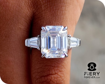 Triple Stone Promise Ring, 3.25/ 4.50/ 6.50 Carat Emerald With Side Taper Baguette Cut Moissanite Solid White Gold Birthday Ring For Fiancée