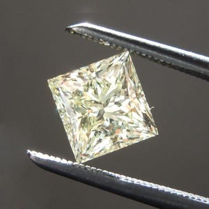 0.05 To 6.50 Carat Off White Yellow Princess Cut Loose Moissanite, 2x2 MM To 10.5x10.5 MM Square Brilliant Cut Moissanite For Proposal Ring