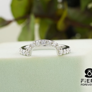 Half Eternity Curved Band, Amazing Round Cut Moissanite Engagement Band, 10K/14K/18K Solid Gold Stackable Matching Band For Bridal Set Ring