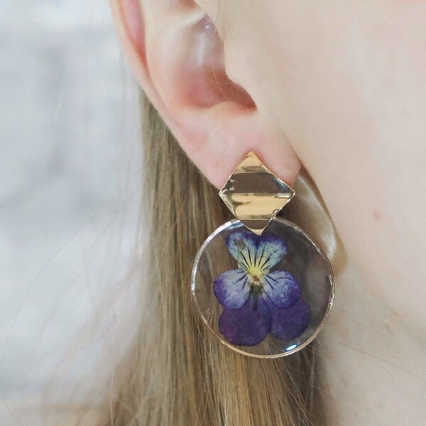Real dried pansy/viola flowers in epoxy resin with  rhombus dot