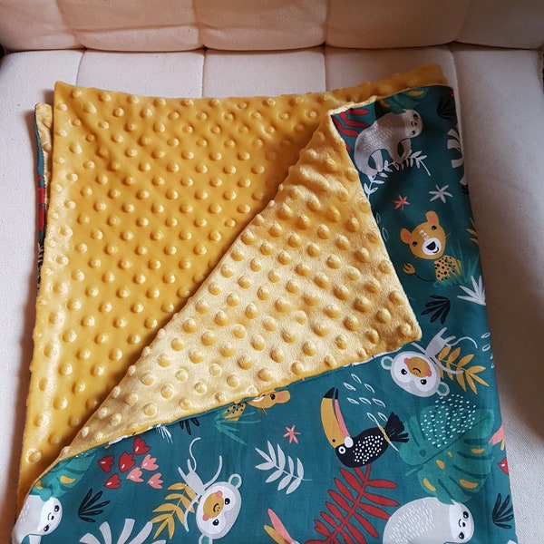 Parure couverture et coussin pour bébé, enfant avec un coton imprimé d'animaux sur fond vert et de minky jaune