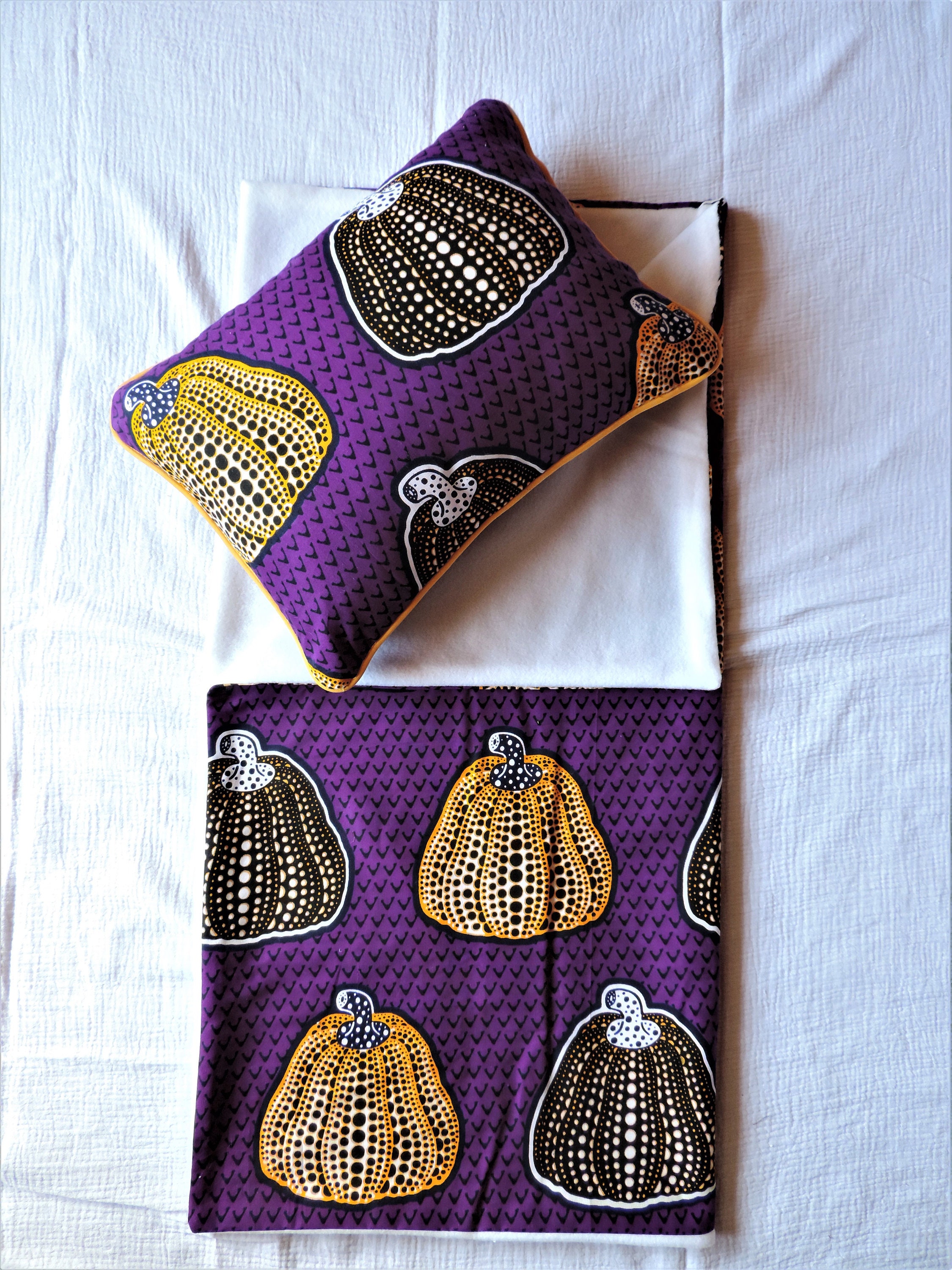 Parure Couverture et Coussin Pour Bébé, Enfant avec Un Beau Wax Violet Imprimé d'aubergines Jaune No