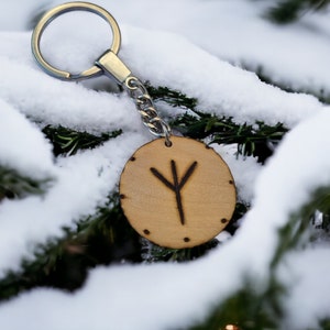 Llavero con runa personalizada / Llavero de madera pirograbado a mano / llavero vikingo / bisuteria vikinga / llaves / Futhark antiguo