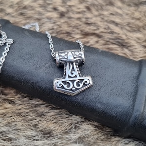 Mini Thor Hammer / Mini Mjolnir / small hammer / small size mjolnir / viking jewelry / thor hammer pendant / stainless steel / vikings