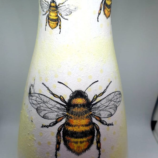 Bee Vase for Flowers, Tall Glass Bee Flower Vase 3rd Anniversary Gift, Vase for Flowers, Bee New Home Gift, Bee Lover Christmas Present