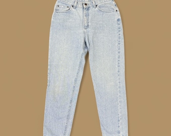 Vintage 90's Lee Tapered Leg Mom Jeans Light Blue W32 L29
