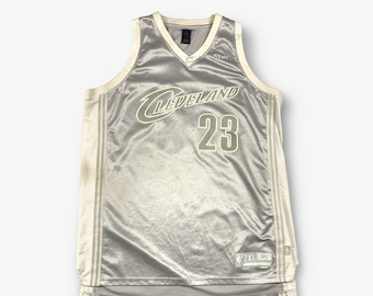 Vintage Reebok NBA Cleveland Cavaliers James Basketball Jersey Silver Grey 2XL