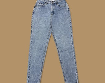 Vintage 90's Lee Tapered Leg Mom Jeans Light Blue W26 L34