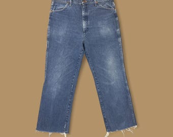 Vintage Wrangler USA Raw Hem Straight Leg Cropped Jeans Mid Blue W38 L26