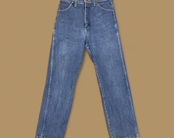 Vintage Wrangler USA Made Straight Leg Boyfriend/Mom Jeans Mid Blue W28 L30