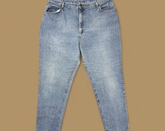 Vintage 90's Lee Tapered Leg Mom Jeans Light Blue W42 L32