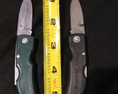 Set of two Frost Cutlery Folding Pocket Knives - One Red, One Green - Both in great condition Sold as a Set