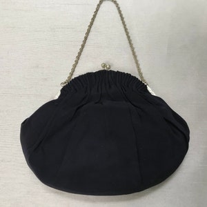 Vintage navy handbag in brocade fabric.