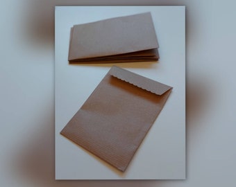 Paper bags for small gifts or to decorate in a natural look.