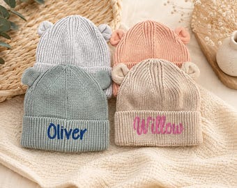 Gorro de bebé personalizado con forma de oso, bordado con nombre personalizado de material orgánico y orejas en 3D.