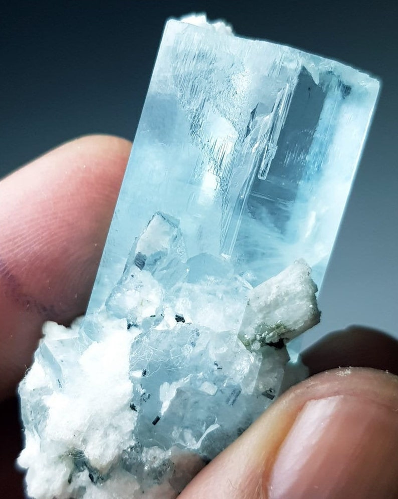 44*14*22mm Rough Aquamarine Crystal From Shigar Valley Skardu 167 Carat Top Quality Undamaged Aquamarine Crystal Combine With Feldspar