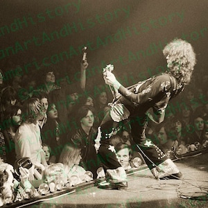 Jimmy Page on Stage - 1975