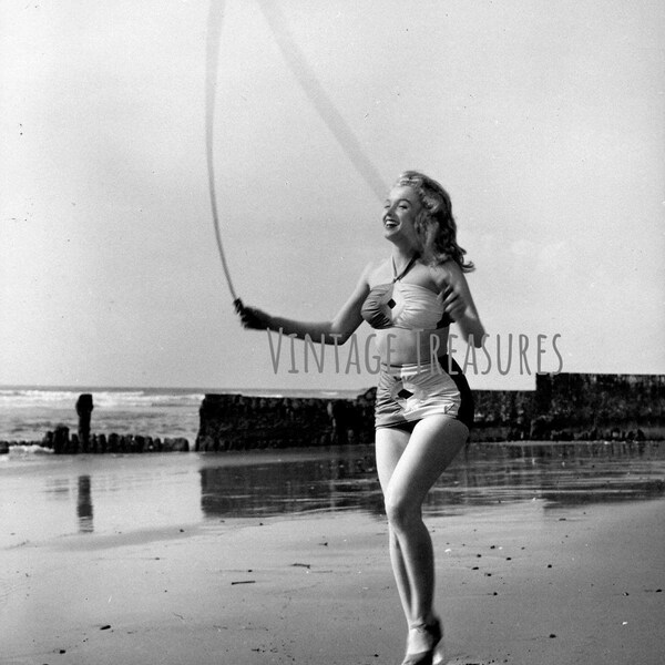 Marilyn Monroe Jumping the Rope