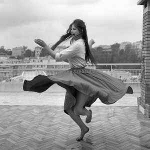 Claudia Cardinale Dancing
