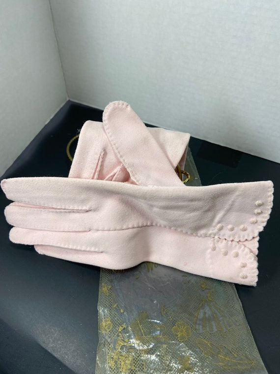 Exquisite 1950s delicate knit pink evening gloves