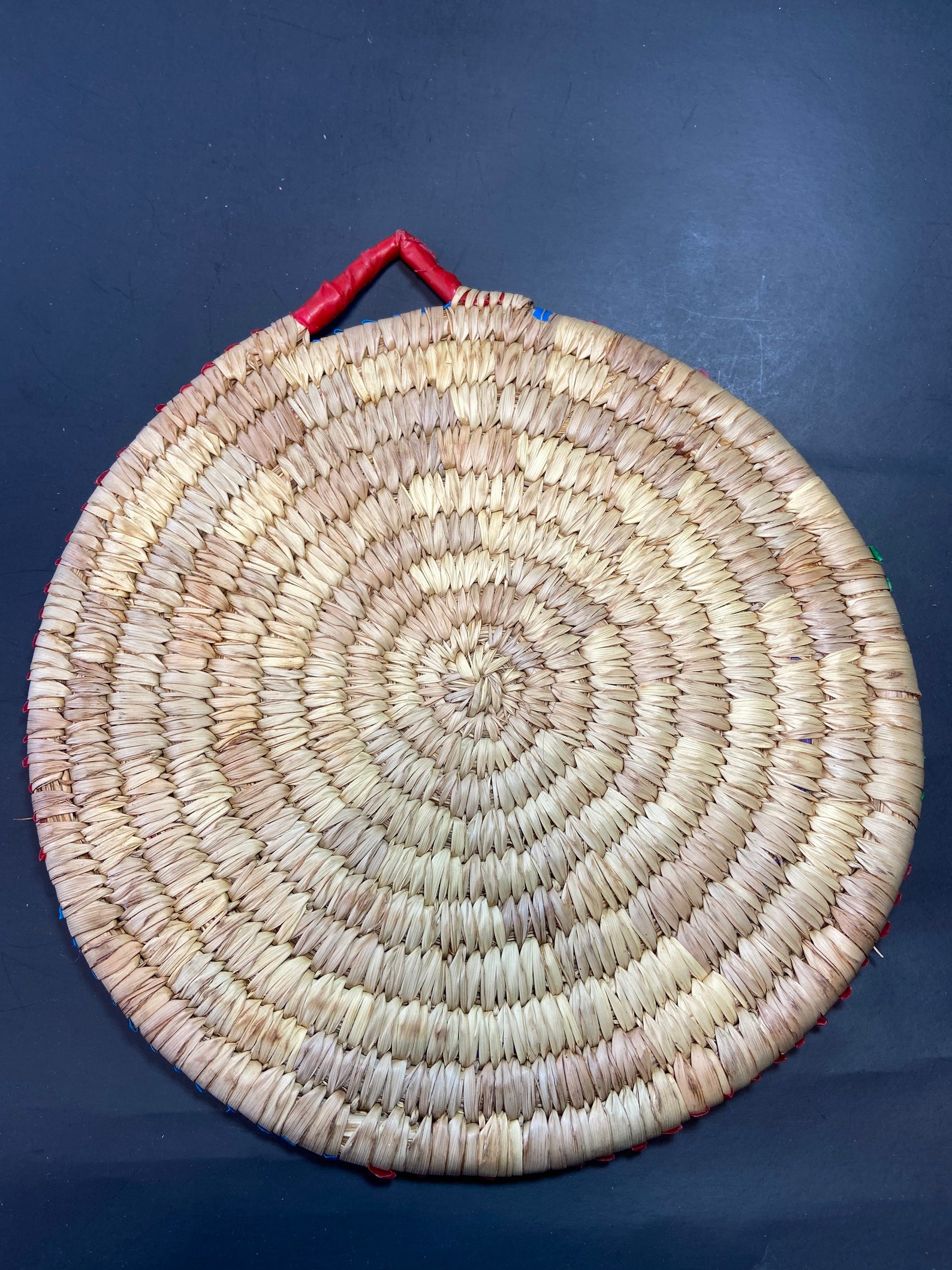 Vintage woven straw trivet. Hot plate coffee table or wall - Etsy.de