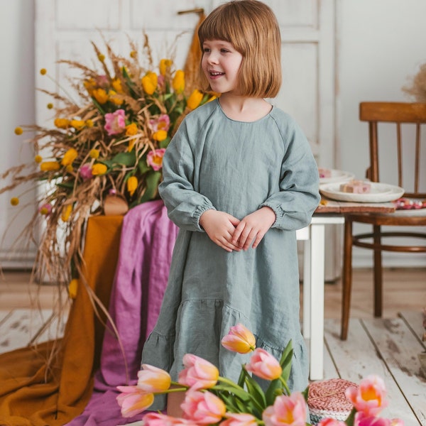 Robe de fille Boho BEAUCOUP DE COULEURS, Fille de robe en lin naturel, Robe de fille de fleur, Robe de fille de mariage avec volants rassemblés, Robe en lin à manches longues