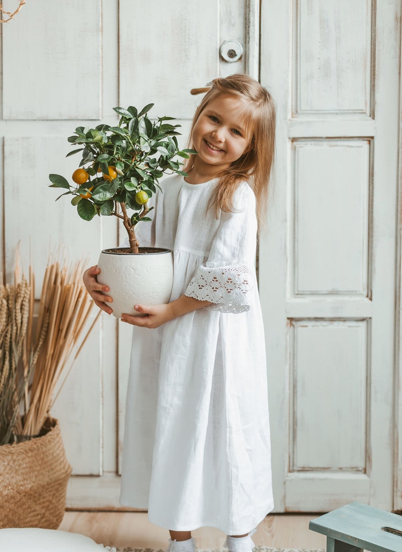 White Flower girls dress Linen white dress for a girl Wedding girl dress with lace