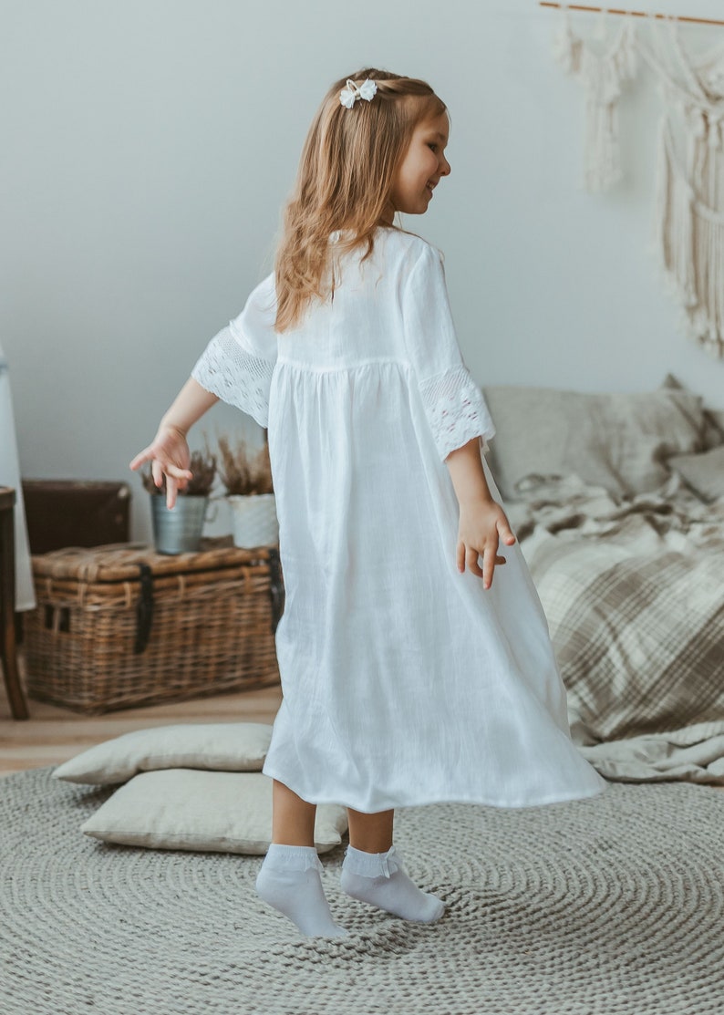 White Flower girls dress Linen white dress for a girl Wedding girl dress with lace
