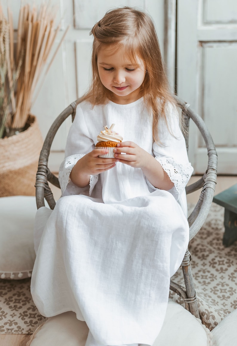 White Flower girls dress Linen white dress for a girl Wedding girl dress with lace